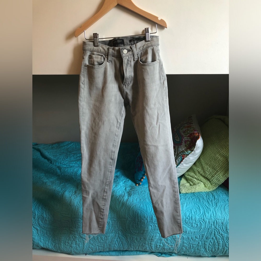 2 pairs of Banana republic grey jeans - Picture 8 of 13